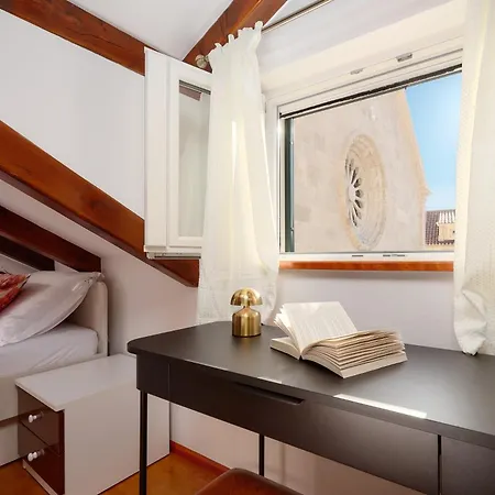 Heritage House Pjaca, 오미스