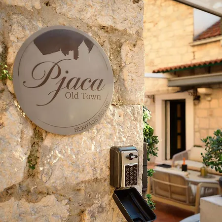 Heritage House Pjaca, * 오미스