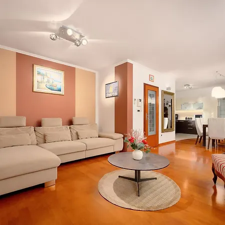 Heritage House Pjaca, *